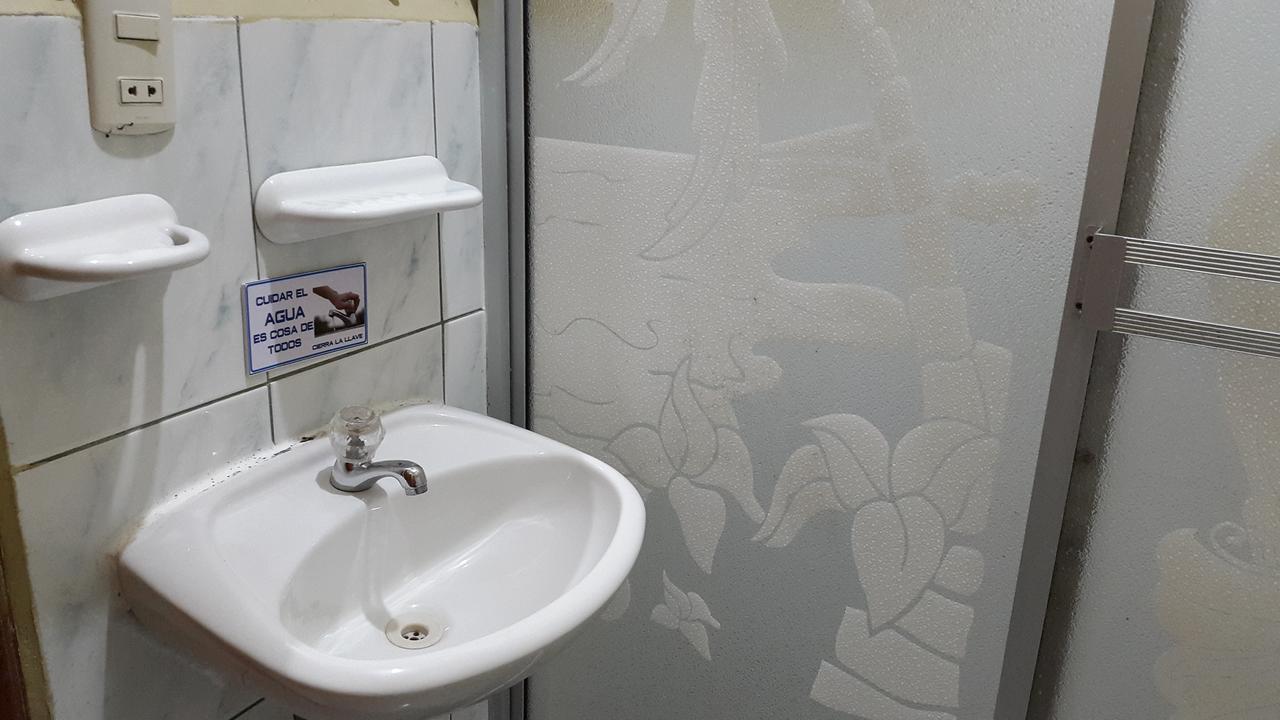 洛哈 百合旅馆旅舍 外观 照片